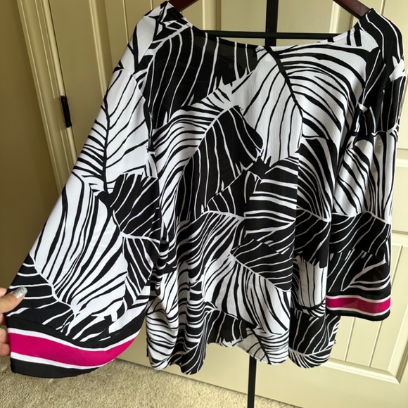 Catherines Plus Size Black/White/Fuchsia Leaf Print Tunic 2X - Picture 6 of 6